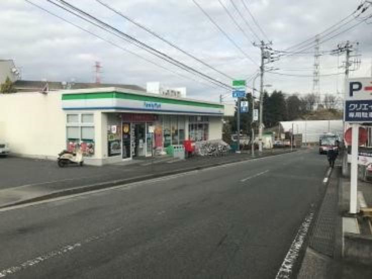 コンビニ ファミリーマート西八朔町店（●24時間いつでも行けてついつい寄ってしまう、困ったときでも大変便利なコンビニ。おにぎりなどの食料品はもちろん、昨今は様々なサービス・設備が充実しており、日常生活になくてはならない存在です●）