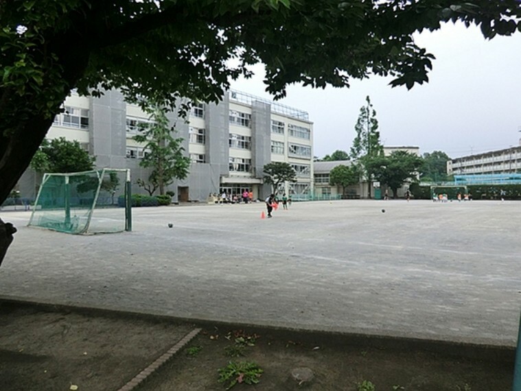 高井戸東小学校（約664m）
