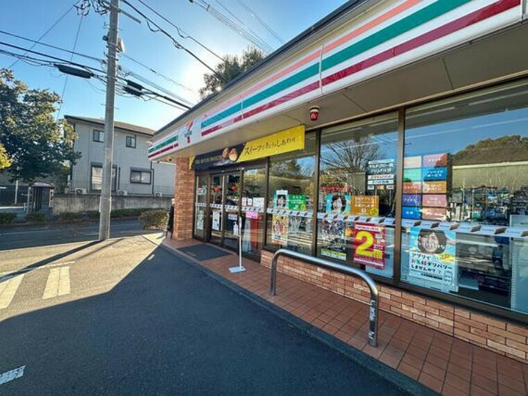 コンビニ セブンイレブン多摩豊ケ丘4丁目店まで約83m