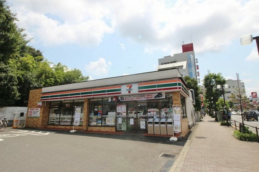 コンビニ セブンイレブン　町田市民ホール前店まで約900m