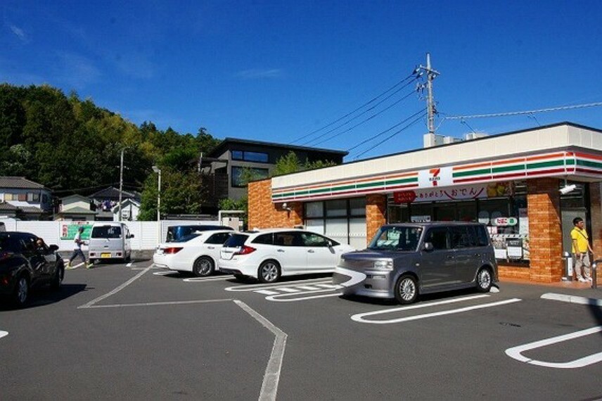 コンビニ セブンイレブン　横浜恩田町店まで約600m