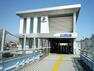 相鉄線「西横浜」駅（横浜駅までは2駅3分。2005年に新駅舎になりきれいな駅になりました。）