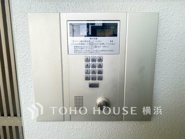 防犯設備 【オートロック】マンション住人以外の侵入を防ぐために設置。お子様がいらっしゃるご家庭にも安心の設備です。