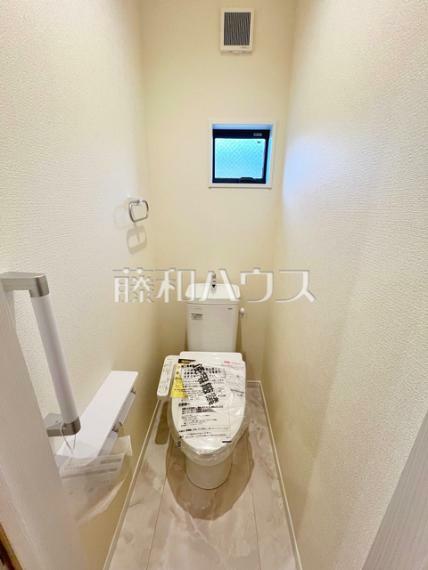 トイレ 1号棟　トイレ　【練馬区大泉学園町6丁目】温水洗浄便機能付きトイレで清潔にご使用いただけます。