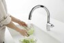 【タッチレス蛇口一体型浄水器「LC」】  触らずにサッと水を出せるタッチレス水栓。お料理中もスムーズに手洗いができ、水栓まわりを汚さないのでお掃除もラクになります。スタイリッシュなデザインで、キッチンを彩ってくれます。