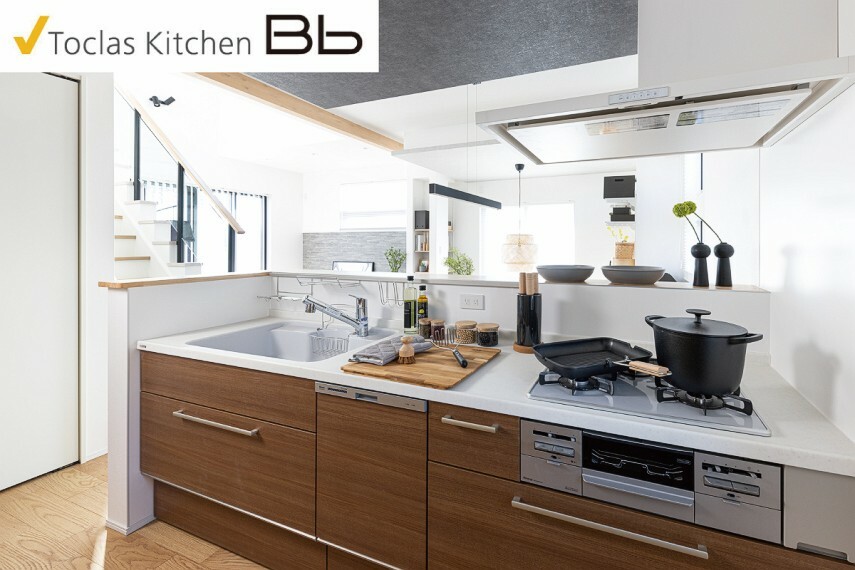 【キッチン/トクラスBb】<BR/><BR/>毎日使い続けるものだからこそ、使いやすさや居心地のよさにこだわったキッチン。デザイン性はもちろん機能性も高く、お手入れも簡単です。