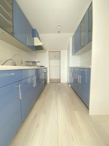 キッチン ■約3.5帖の独立型キッチンスペース、大容量のパントリー付き