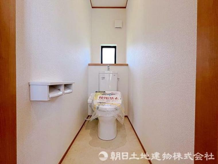 トイレ 汚れがつきにくく落ちやすい、洗浄力に優れた洗浄機能付トイレ（2階）