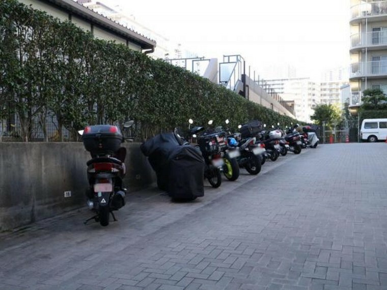 バイク置場（月額1000～2000円）