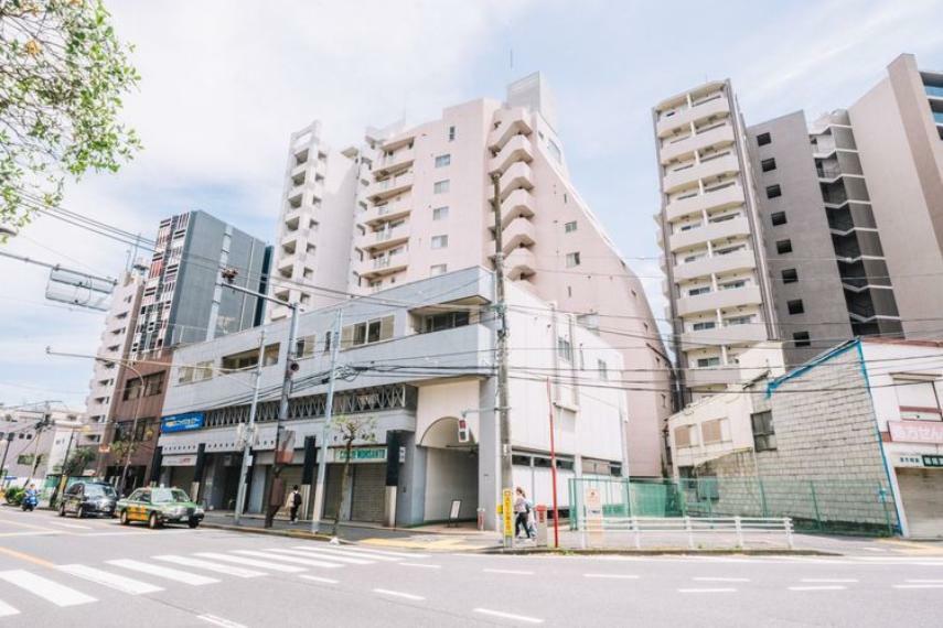 大江戸線「若松河田」駅まで徒歩4分の好立地、利便性が高く住みやすい地域です。