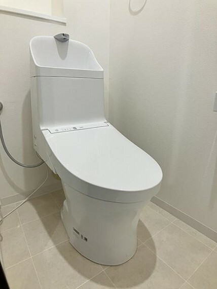 トイレ トイレ新品交換済 温水洗浄便座付きの高機能トイレです