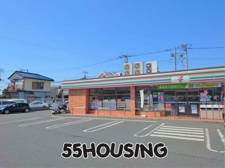 コンビニ セブンイレブン岩槻府内1丁目店 徒歩4分。