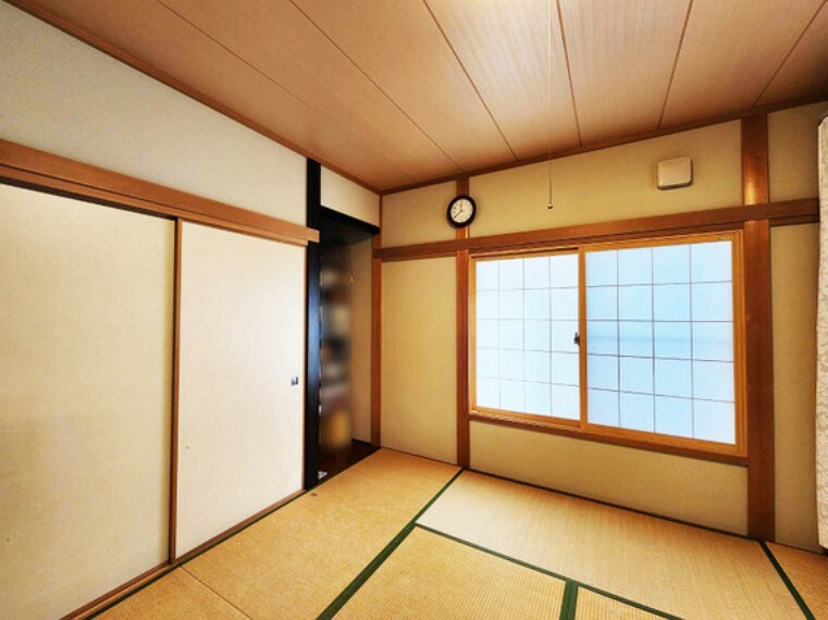 ■1階8帖の和室は床の間と押入れ収納が備わっています。