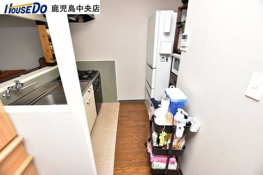 【キッチン】冷蔵庫を置いてもキッチンスペースは確保されています