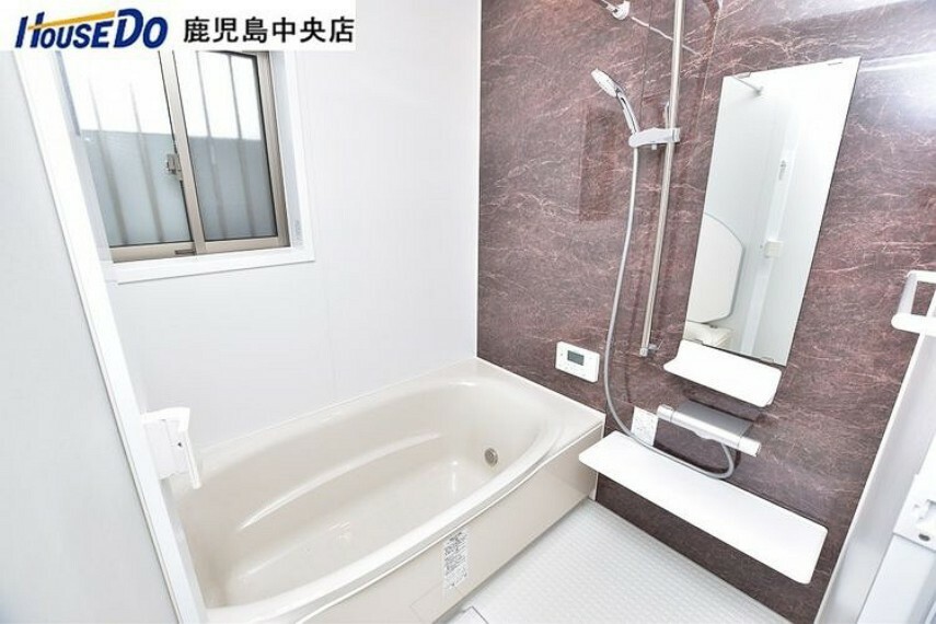 浴室 【浴室】浴室暖房乾燥機付きの浴室です！窓付きで自然換気も可能です