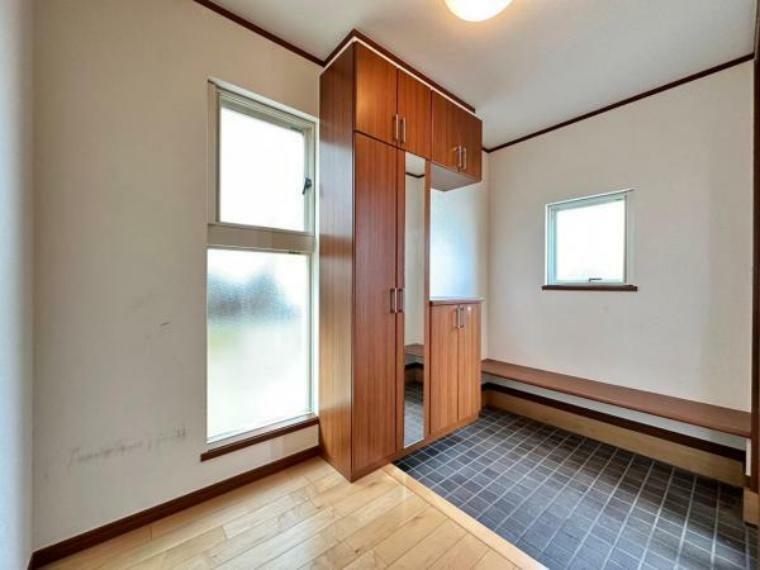 キッチン 下駄箱を廊下に配置することで玄関スペースを広く使えます！