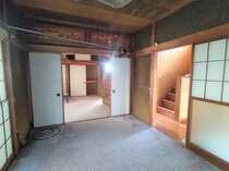 【リフォーム前】1階の和室です。床はフローリング張替、壁天井はクロス張替を行います。1階はLDKと洋室ができます。