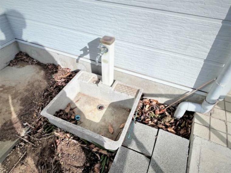 外観写真 【リフォーム中】外水栓もあるのでお庭の手入れやお掃除のときも困りません。