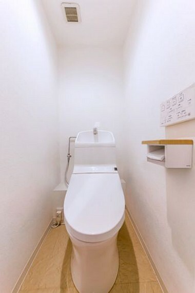 トイレ 【トイレ】※画像はCGにより家具等の削除、床・壁紙等を加工した空室イメージです。
