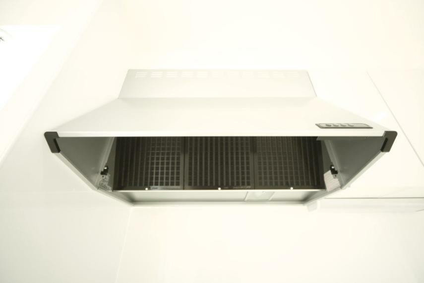 冷暖房・空調設備 システムキッチンには、換気扇付きです。