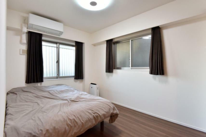 独立性が高い約6.5帖の洋室は、プライベートな時間を過ごす寝室に便利なお部屋です。