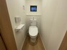 トイレ 多機能トイレ、壁付けのパネルになりますので、操作もとってもしやすいです。