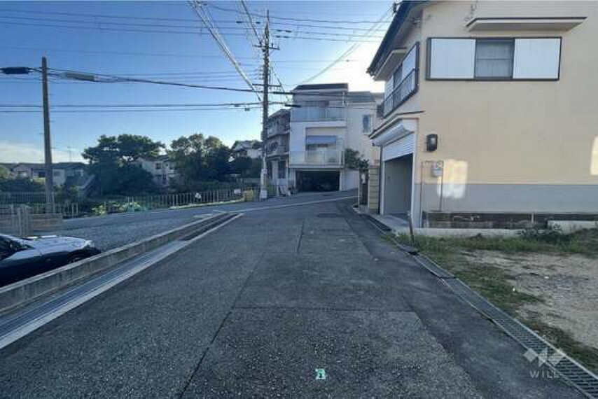 現況写真 【前面道路】学校区は、桜井谷東小学校、第二中学校です。どちらも徒歩10分圏内です。
