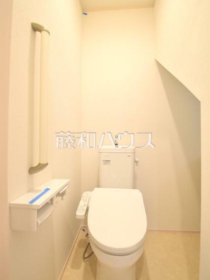 トイレ H号棟　トイレ　【小平市仲町】少ない水でも常にキレイを保ち、汚れが付きにくいトイレ！　