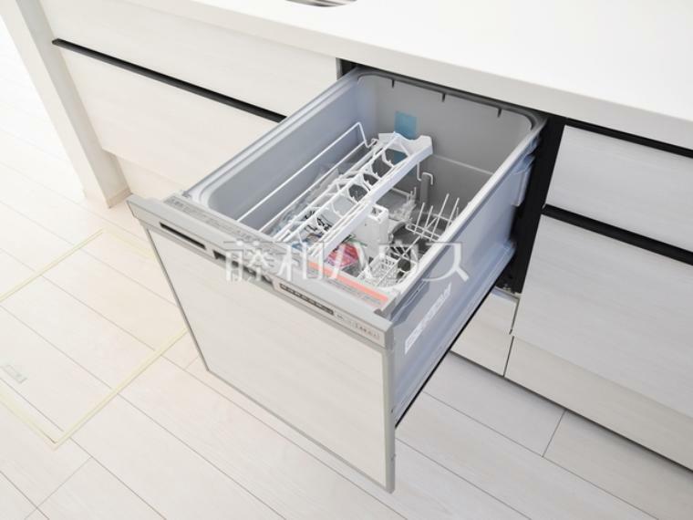 K号棟　ビルトイン食洗機　【小平市仲町】 ビルトイン食洗機は毎日の家事を軽減させてくれます。またワークトップも広々使え機能性も向上します。　