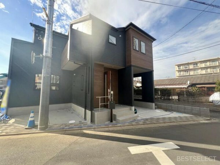 駐車場 玄関ポーチに屋根があると雨の日の出入りが便利です。