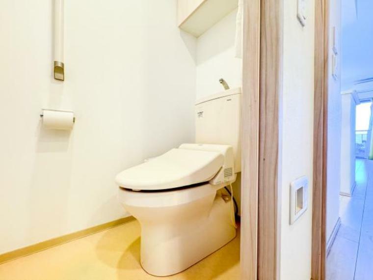 トイレ 白を基調とした清潔感あふれる空間となっております