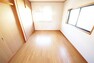 洋室 全居室収納付き、お片付けが捗り生活空間をより広く利用できます