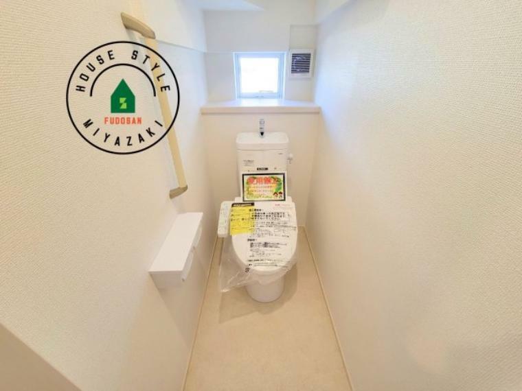 トイレ 温水洗浄便座を完備しております。2ヶ所にトイレがあるのは朝の慌ただしい時間も安心です。