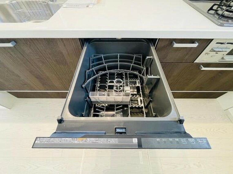 キッチン 食洗機つきのシステムキッチン。毎日の家事に便利をプラスします