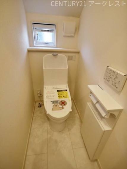 トイレ 2階の温水洗浄便座トイレです