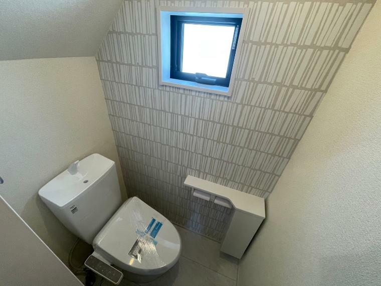 トイレ 2024/4/1撮影  自然光が差し込む1階トイレ