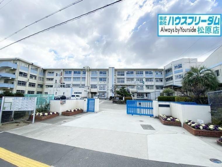 中学校 周辺 富田林市立金剛中学校