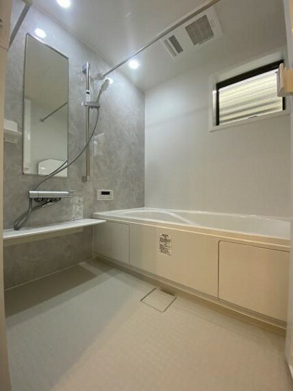 浴室 ■くつろぎの1坪浴室、追い焚き機能＆浴室換気乾燥暖房機完備