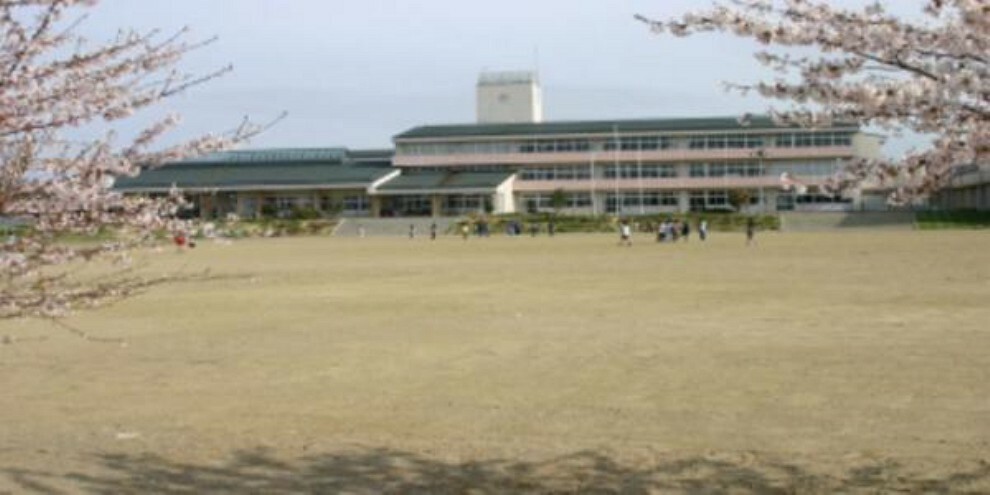 小学校 利府町立青山小学校　徒歩20分　1542m