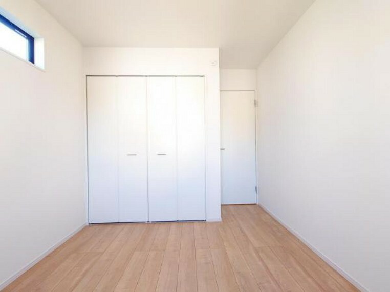 洋室 各室収納スペースでお部屋を広く利用できます。