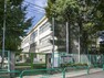 小学校 杉並区立桃井第一小学校:幼い子どもの足でも負担が少なく通学しやすい徒歩5分！（約450m）