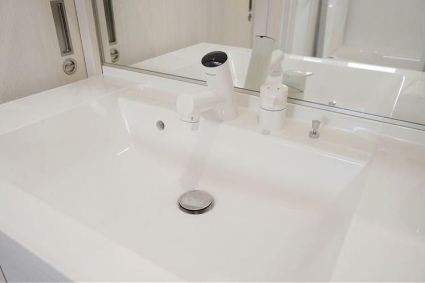 洗面化粧台 洗面台の蛇口はタッチレス水栓