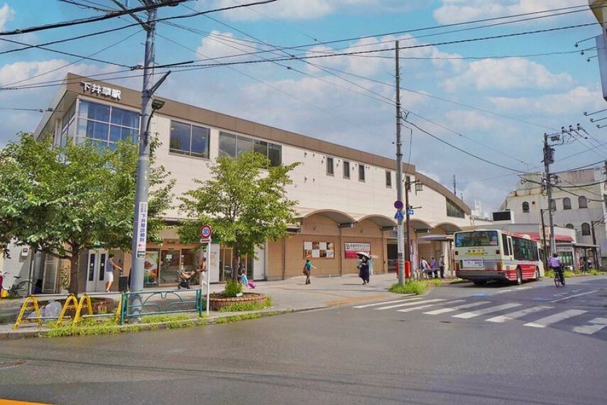 下井草駅（西武 新宿線） 徒歩8分。急行停車駅ではないが、西武新宿駅からは「鷺ノ宮駅」乗り換えでわずか3駅、約15分の距離にある。駅前にはスーパー西友やユニクロ、スポーツクラブもあり便利で暮らしやす…