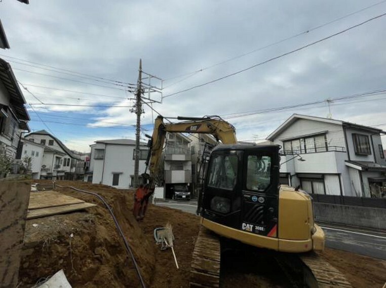 現況写真 こちらの物件は、建築条件付き売り地となります。 建築条件とは「建築会社が決まっている」という内容です。 間取りは自由に作れますので、一緒に良い住まいを作りましょう。