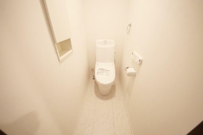 トイレ 1階2階に快適なシャワートイレ完備