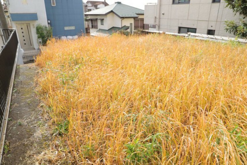 現況写真 販売されている全ての土地が、宅地用の土地であるとは限りません。都市計画法に基づき、基本的に住宅を建てることができるのは土地計画区であることに加え、市街化区域として定められている地域のみとなっています。