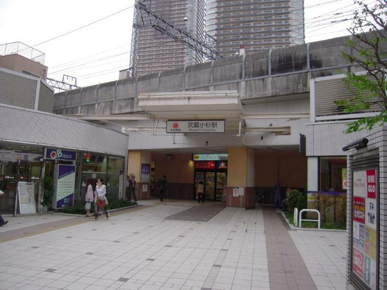 武蔵小杉駅（●人気の理由は、交通の利便性と買い物環境にあります。6路線が利用できる武蔵小杉駅は、主要駅へのアクセス良好。デパート並みの大型商業施設では、ショッピングや外食が楽しめます●）