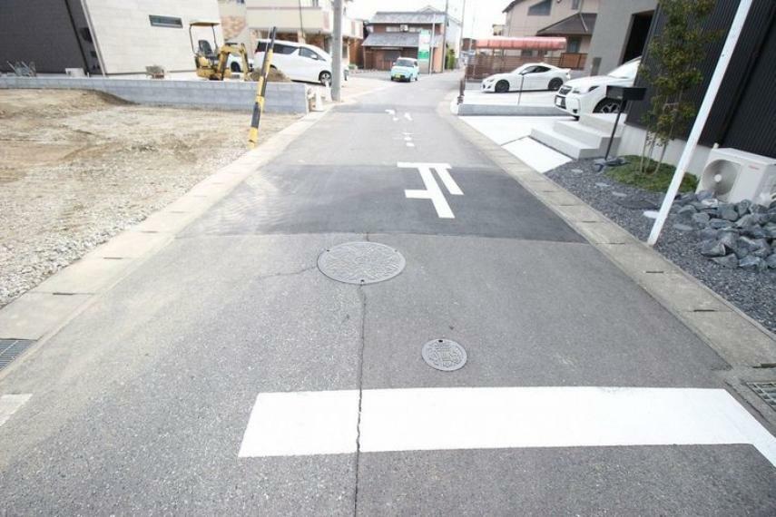 現況写真 前面道路含む現地写真