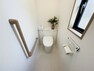 トイレ トイレは白を基調とした清潔感のある空間です。ご家族皆様の健康をサポート致します。