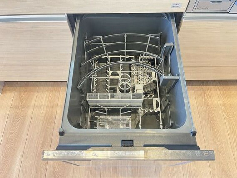キッチン 食器を洗っている間にお掃除など、様々なシーンで家事の時短に役立つビルトイン食洗機。